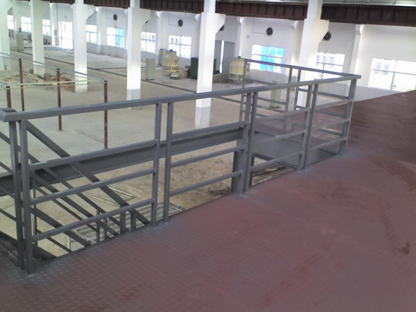 鋼平臺（花紋鋼板樓面）